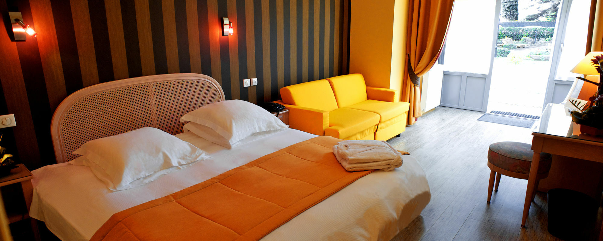 Grand Hotel De Courtoisville - Piscine & Spa, The Originals Relais Saint-Malo Zewnętrze zdjęcie